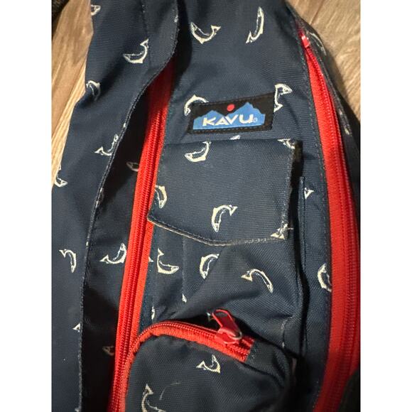 Kavu Rope Crossbody Bag shoulder Sling. Fish Themed. blue with red zippers. - Picture 2 of 10